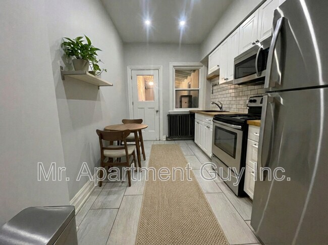 Photo - 57 Barton St E