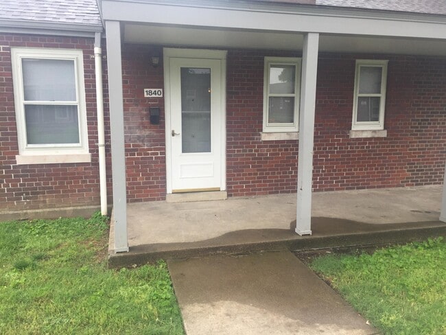 Building Photo - 1840 La Salle Pl