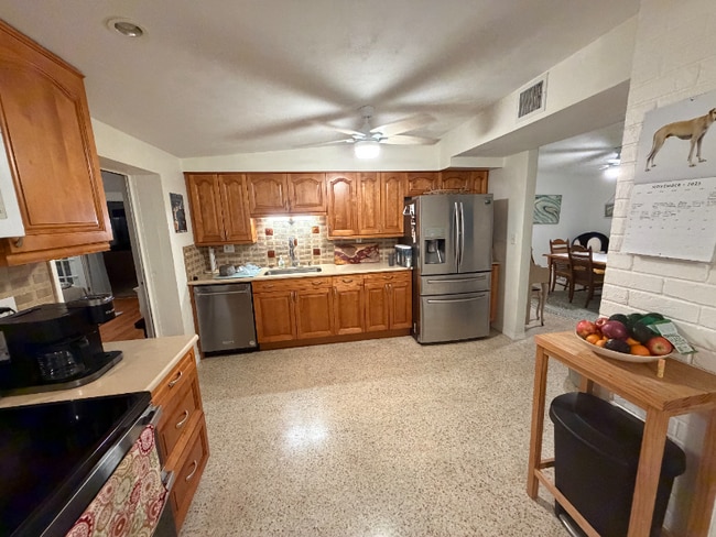 Photo - 10595 104th Ave