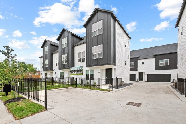 Photo - 1402 Wycliffe Dr Condo Unit A