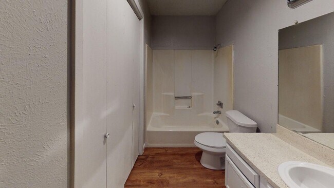 Photo - Charming Second Floor Unit In Dallas!