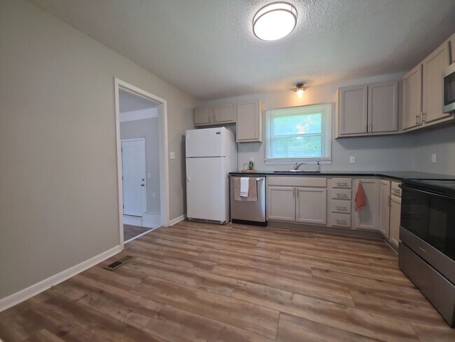Photo - 2506 Jeri St NW