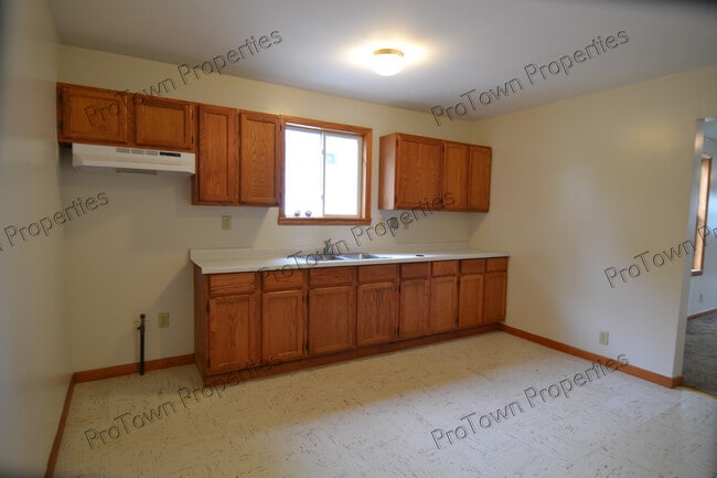 Photo - 106 Bowen Pl