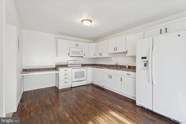 Building Photo - 98 N Bacton Hill Rd Unit A