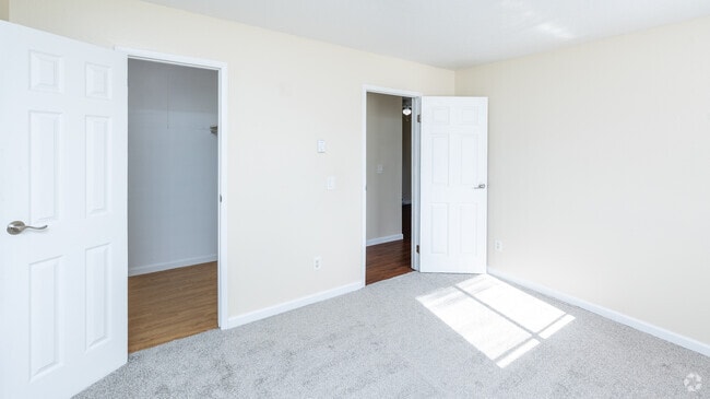 1BR, 1BA - 792SF - B - Bedroom