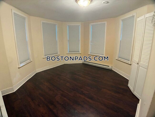 Photo - 739 Parker St Unit 3