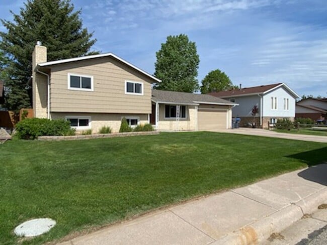 Photo - Beautiful 4 Bedroom Quad Level Located in Buffalo Ridge!!!!