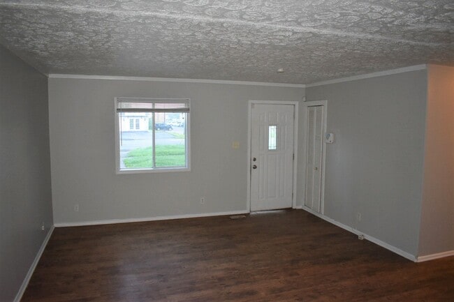 Photo - Spacious 3 bed 1 bath ranch style home.