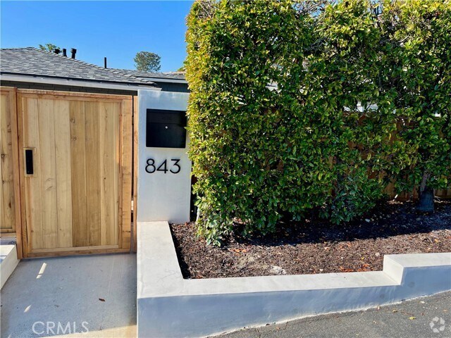 Building Photo - 843 La Vista Dr Rental