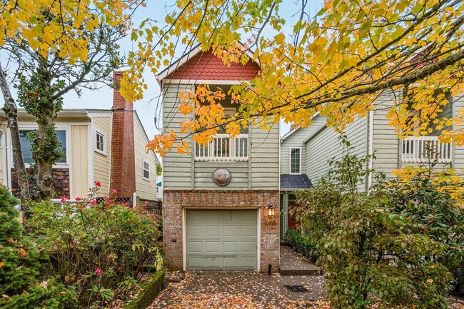 Building Photo - Unique 3-bdrm/2.5-bath duplex w/ A/C—Priva...