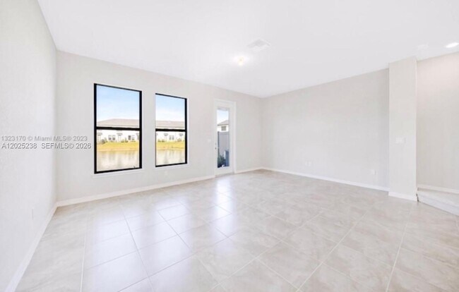 Photo - 2163 Appleton Cir S