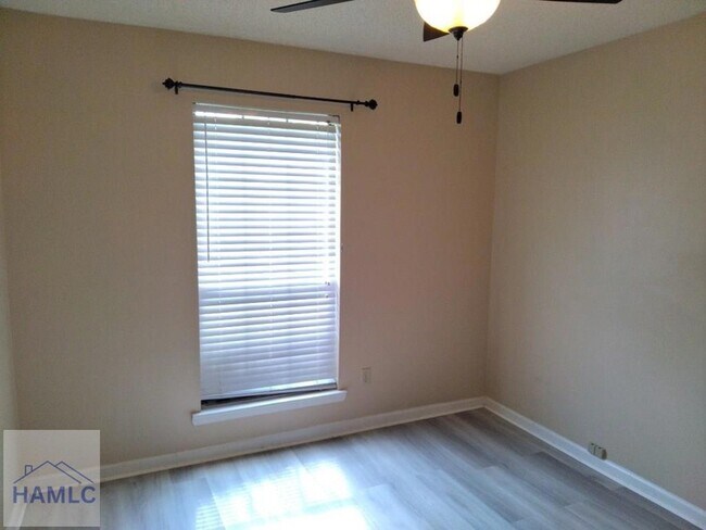 Photo - 905 King Air Ct