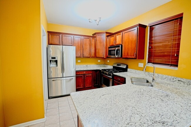 Photo - 470 Grosvenor Ln