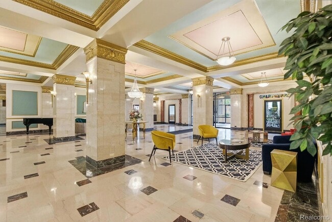 Photo - 15 E Kirby St Unit 204