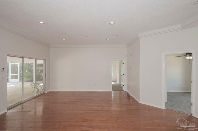 Photo - 5490 Oakmont Dr House