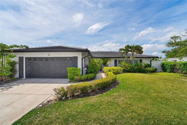 Building Photo - 3944 Doral Dr