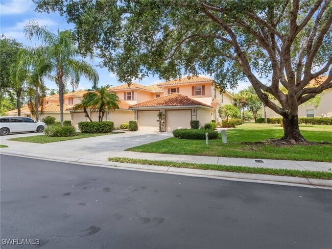 Building Photo - 445 Robin Hood Cir Unit 202