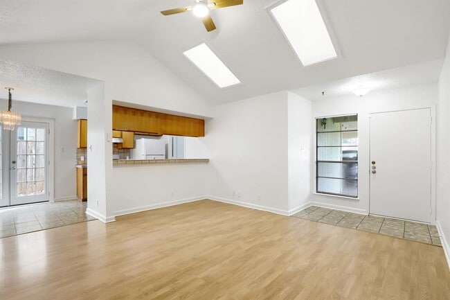 Photo - 10710 Topperwein Dr