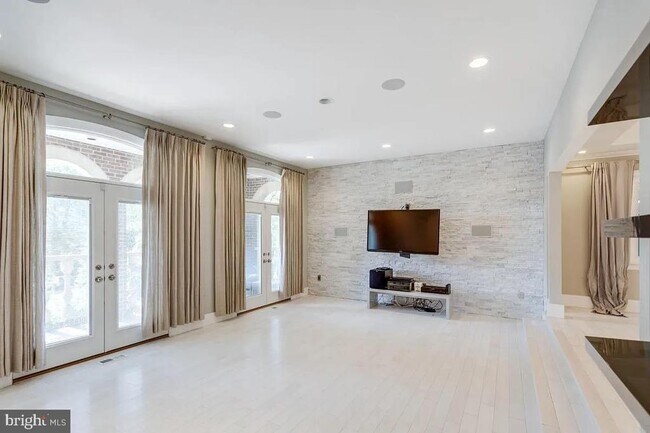 Photo - 4611 Charleston Terrace NW