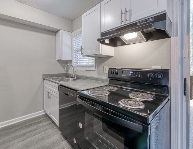 Kitchen - Maple Lakes Townhome