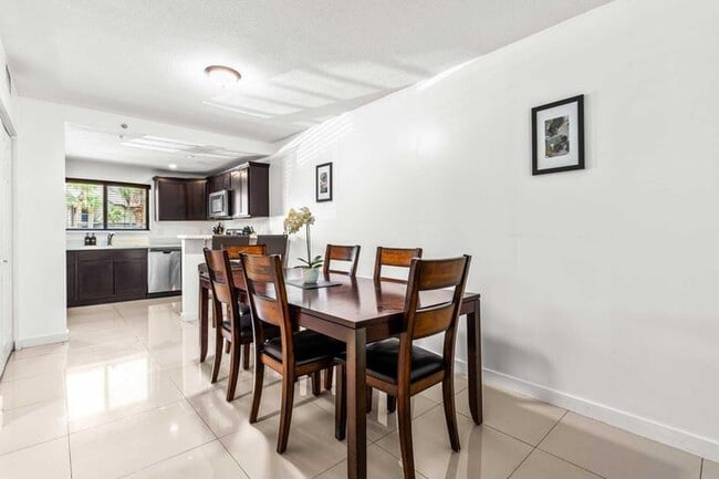 Photo - 1665 Cabot Ln