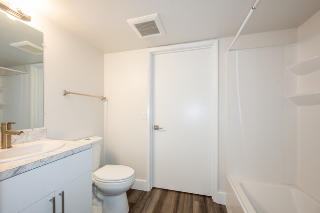 2 Bedroom, 2 Bathroom 898 Sq. Ft.