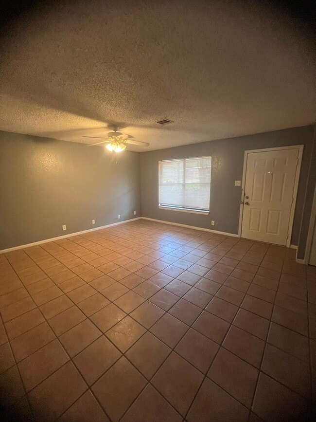 Photo - 2221 Windsor Ave