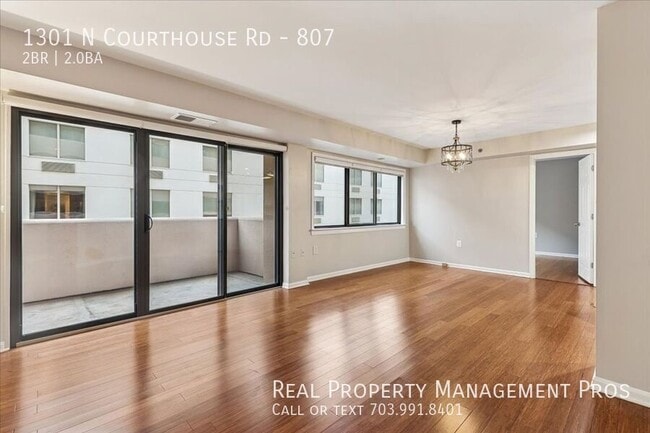 Photo - 1301 N Courthouse Rd Unit 807