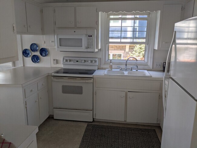 Photo - 2421 Lakefront Dr