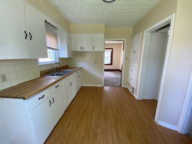 Photo - Warm & Bright West Akron 3BR with Fireplac...