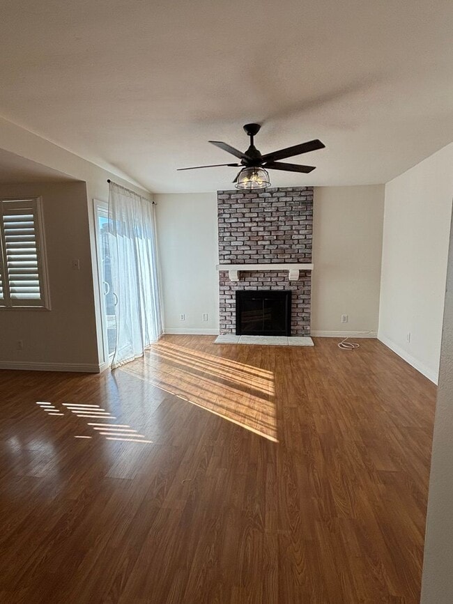 Photo - Spacious 3-Bedroom Home with Backyard & 2-Car Garage in Lakewood