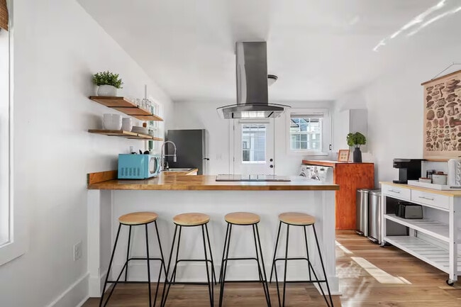 Photo - 4995 Chateau Ave