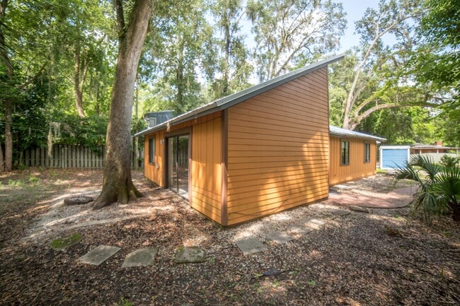 Photo - 8 NW 24 St