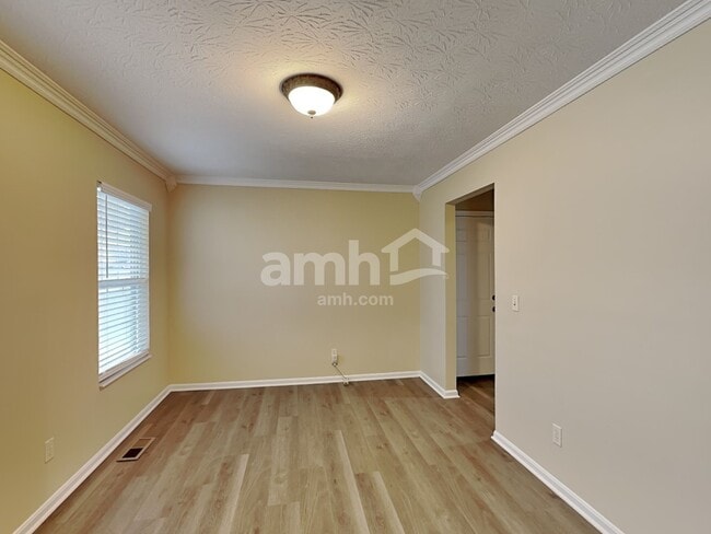 Photo - 753 Lakefield Dr