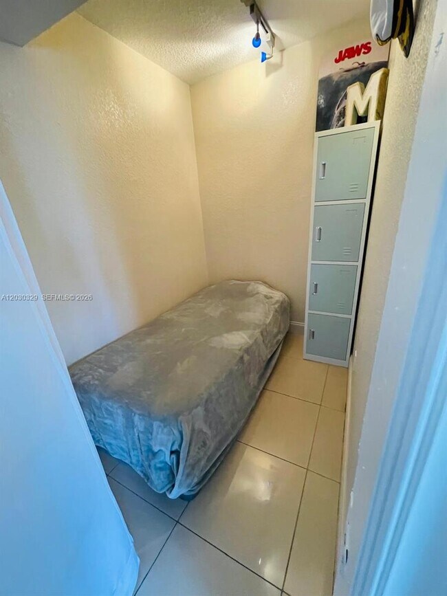 Photo - 3601 NE 170th St Unidad 202