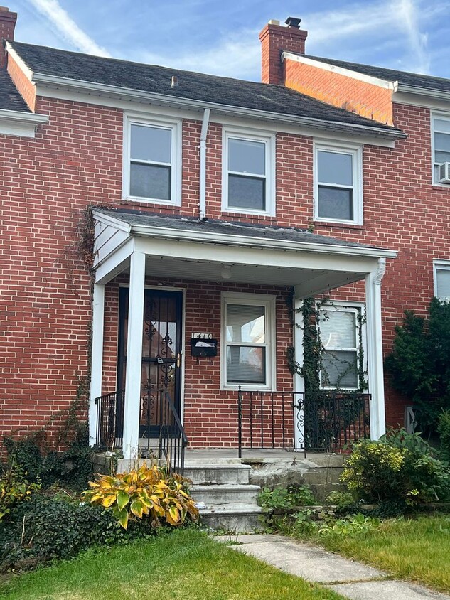$1500 3BR 1BA East Baltimore row home! - $1500 3BR 1BA East Baltimore row home!