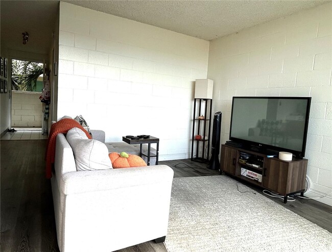 Spacious 1 bedroom! Great Location! - Spacious 1 bedroom! Great Location! Condo Unit A309