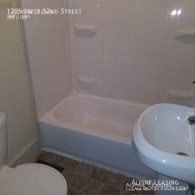 Photo - 1205 W 32nd St