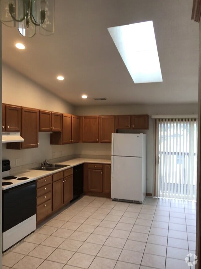 Building Photo - 4388 Camelot Dr Rental
