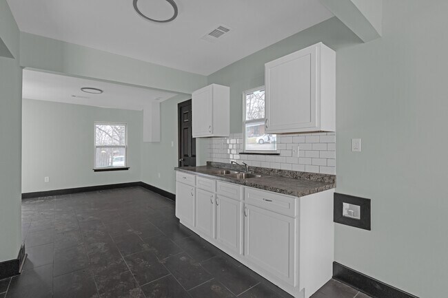 Photo - 2496 Malone Ave