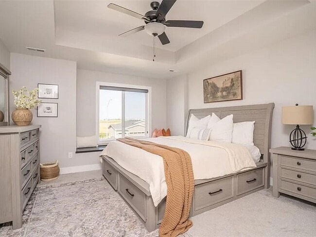 Photo - 3217 Lakeview Dr SE