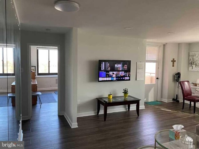 Photo - 1011 Arlington Blvd Apartamento Unidad 1030