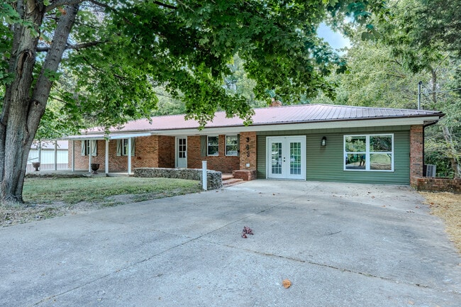 Building Photo - 343 Meadowview Dr