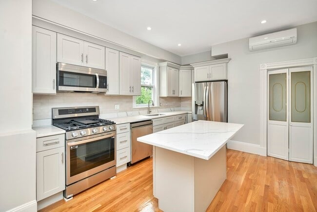 Building Photo - 20 Thornley St Unit 1 Rental