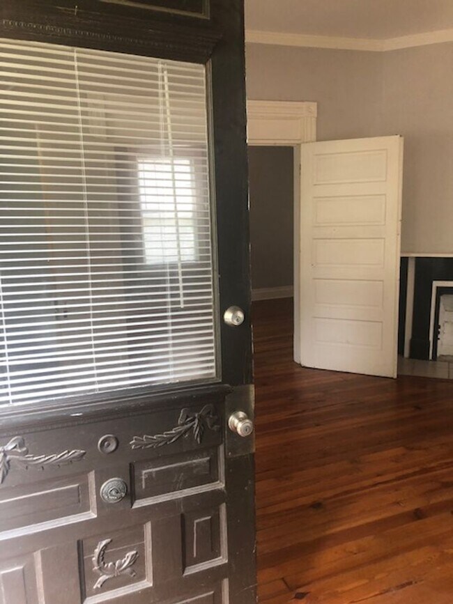 Photo - 656 E 8th Ave Unit Downstairs