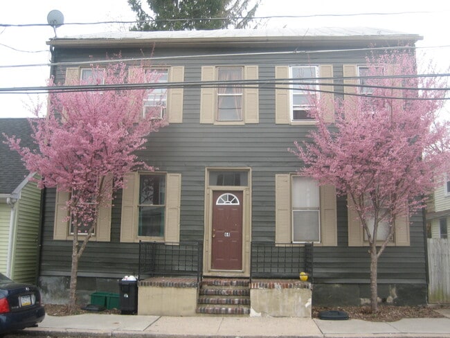Building Photo - 64 S Charlotte St Unit 2