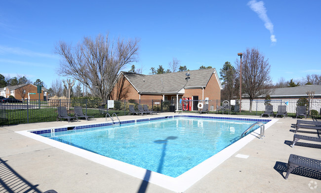 Building Photo - Chesterfield Gardens Rental