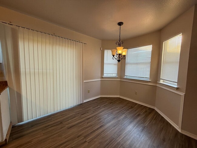 Photo - 2501 Windmill Dr