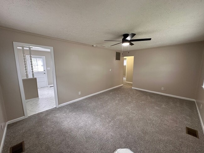Photo - 4 bed 2 full bath home located in very desirable Irvington.