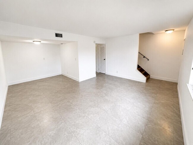 Photo - 5728-5728 Blueberry Ct